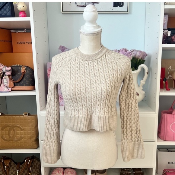 $440 ALICE + OLIVIA Cimaron Wool Cable-Knit Cropped Sweater, Small, EUC - Picture 4 of 11